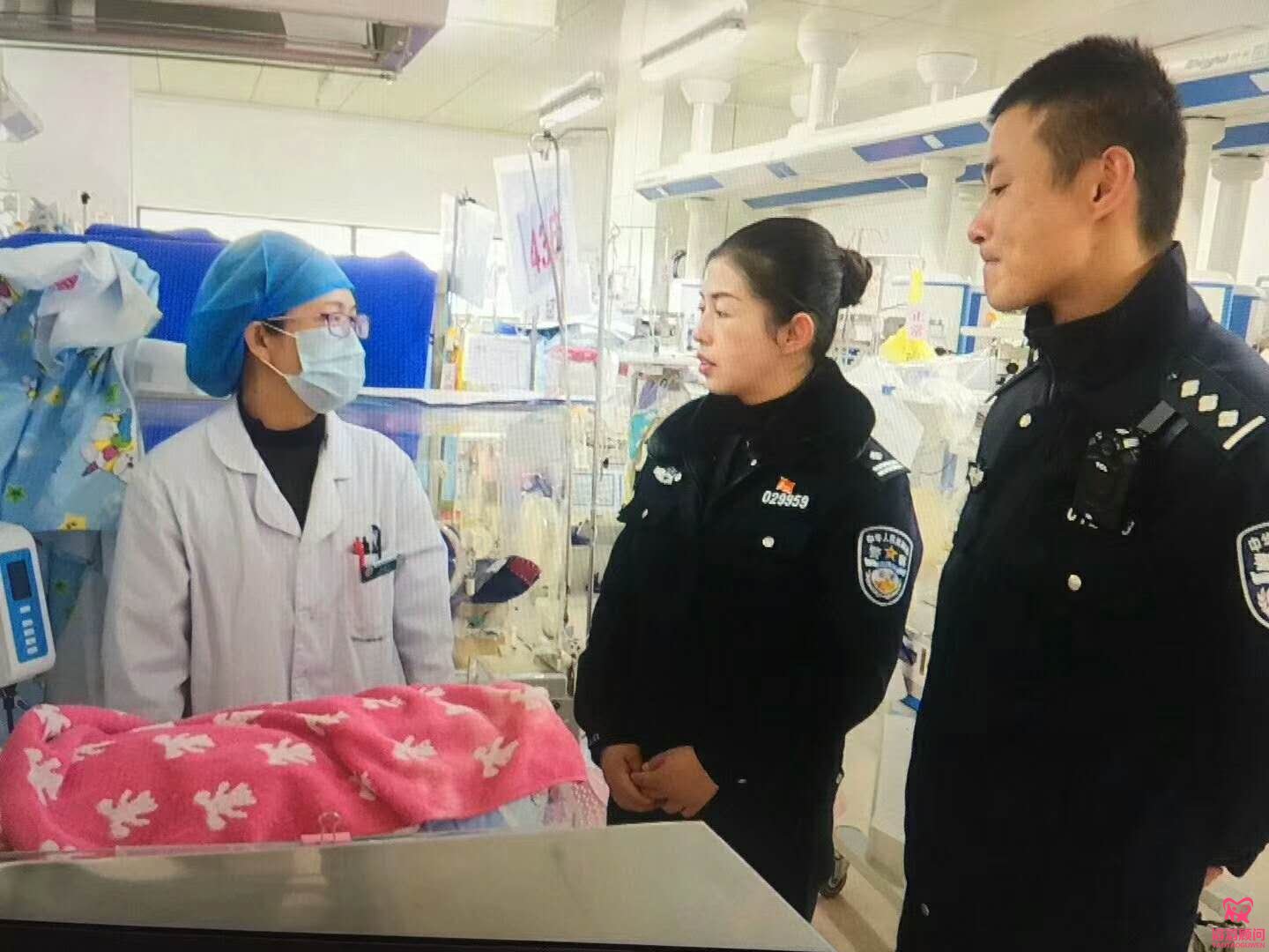 寒冷冬夜，他脫下警服，用體溫為棄嬰取暖！