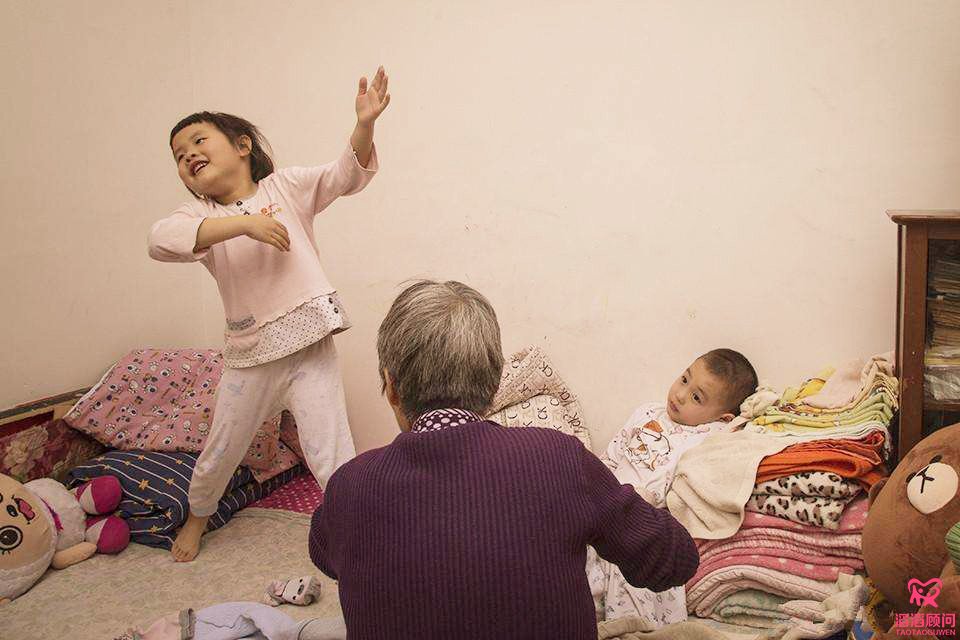 56歲失獨(dú)母親做試管嬰兒**終喜獲龍鳳胎