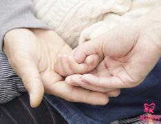 試管嬰兒|夫妻晚生孩子有哪些風(fēng)險(xiǎn)，要如何避免保存生育力